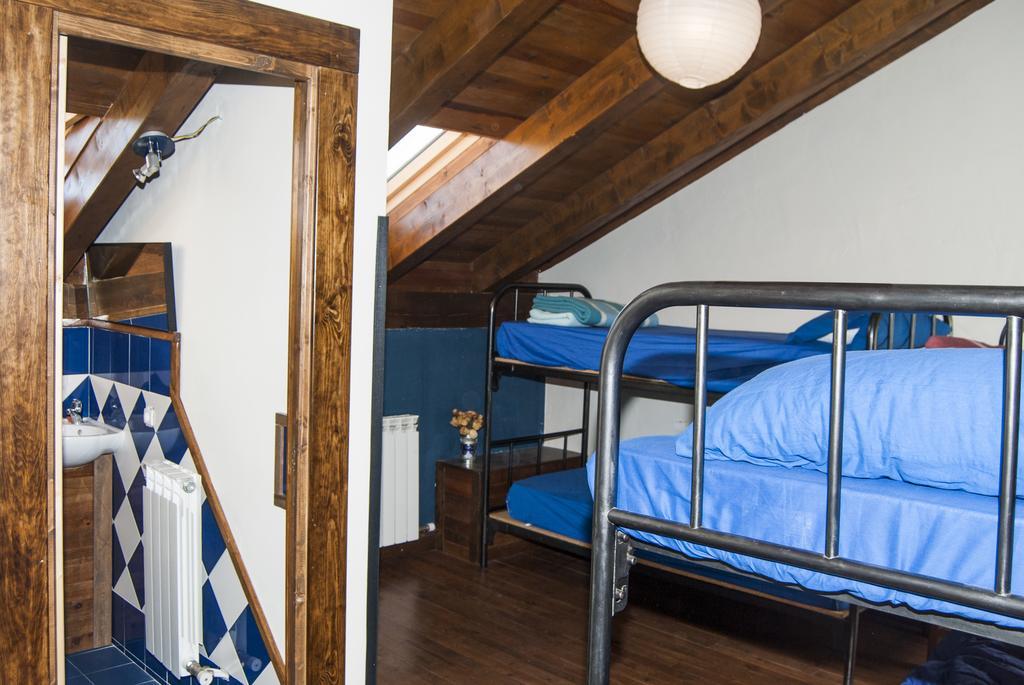 Albergue A'Noguera Castiello de Jaca Ruang foto