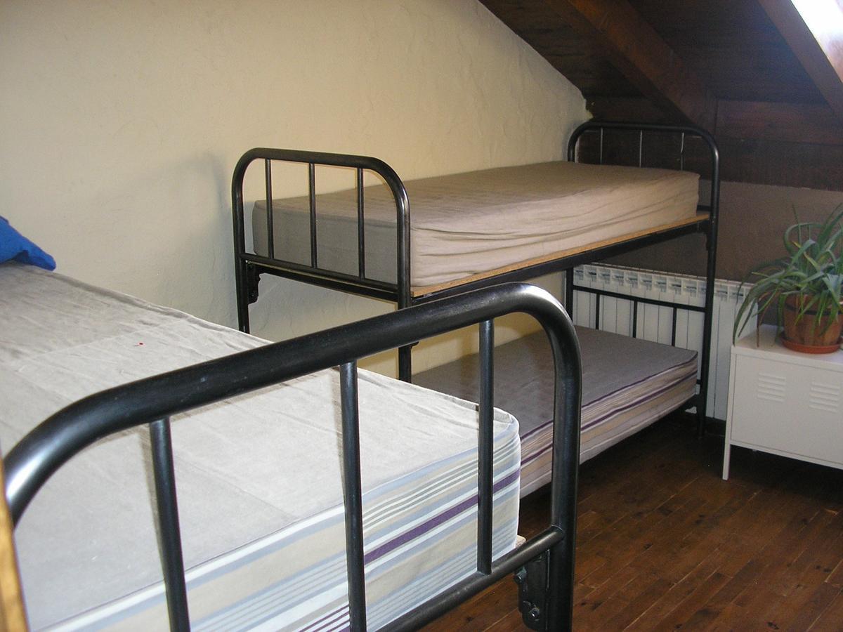 Albergue A'Noguera Castiello de Jaca Ruang foto